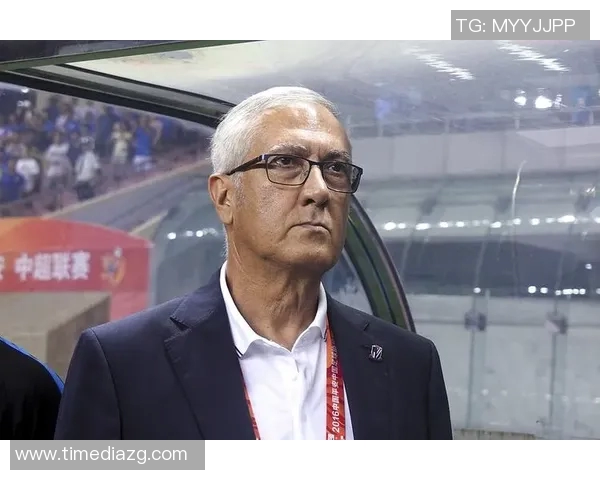 足球明星神秘入境背后的真相揭晓引发球迷热议